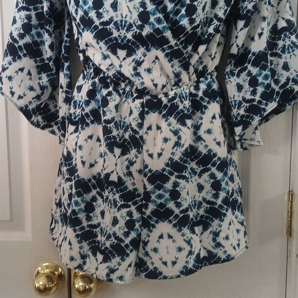 Charlotte Russe  blue white tie dye partial open back romper  Sz M NWOT - Picture 2 of 9